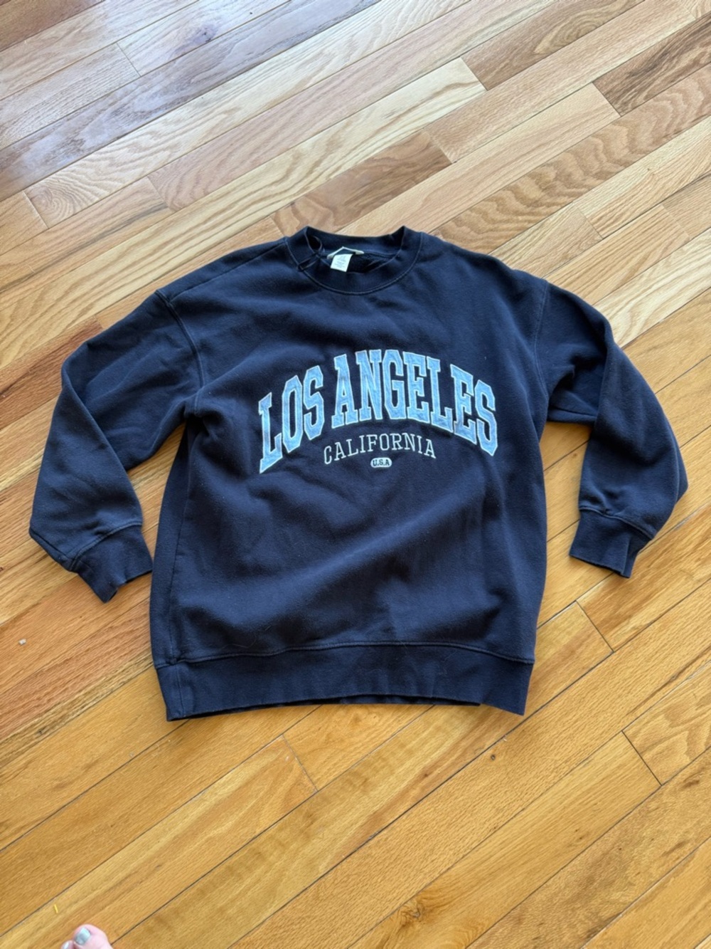 H&M Black Crewneck Sweatshirt with Light Blue 'Los Angeles' Graphic